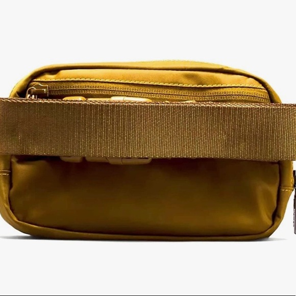 Lululemon Everywhere Belt Bag. Brand New. - Picture 3 of 4